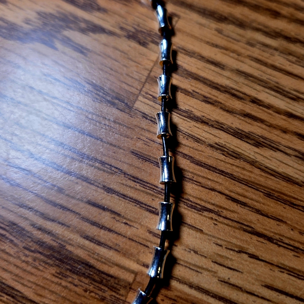 NINE WEST Black And Silver Concave Cylinder Beaded Necklace CLASSIC CHIC! - Picture 3 of 8